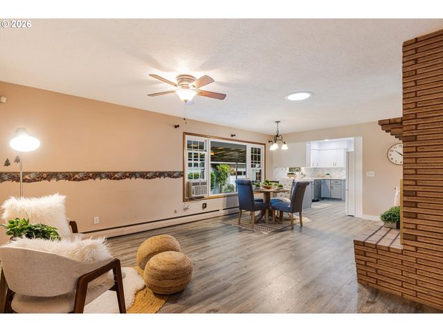 1103 E MAIN St, Hillsboro, OR 97123