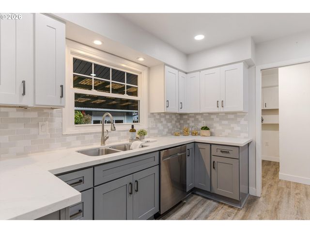 1103 E MAIN St, Hillsboro, OR 97123