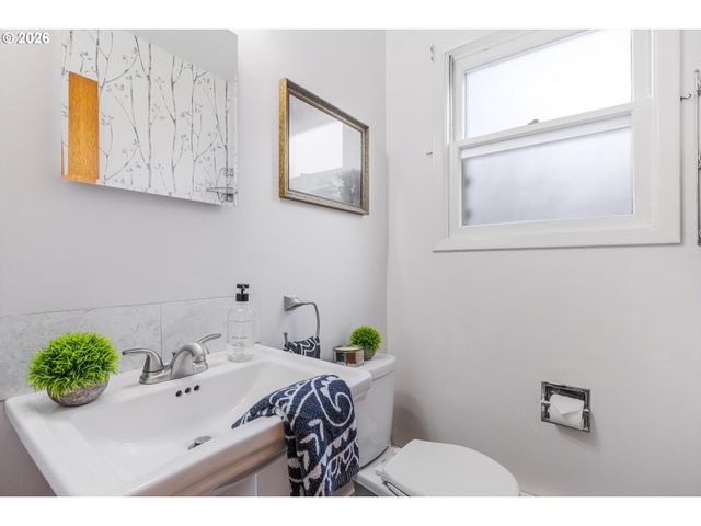 1103 E MAIN St, Hillsboro, OR 97123