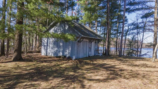 N8919 COUNTY ROAD J, Iola, WI 54945