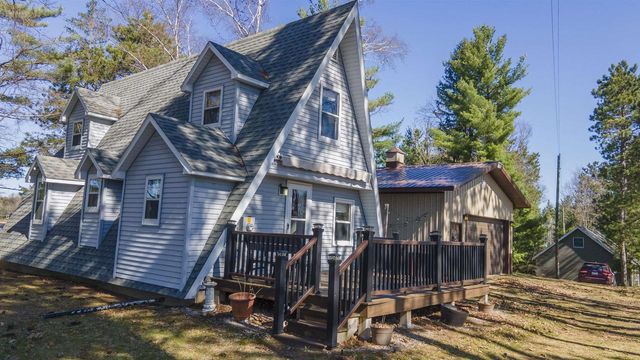 N8919 COUNTY ROAD J, Iola, WI 54945