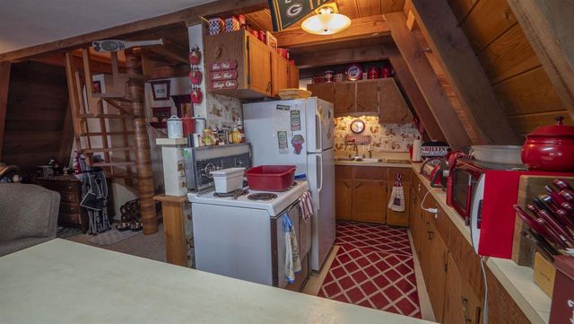 N8919 COUNTY ROAD J, Iola, WI 54945