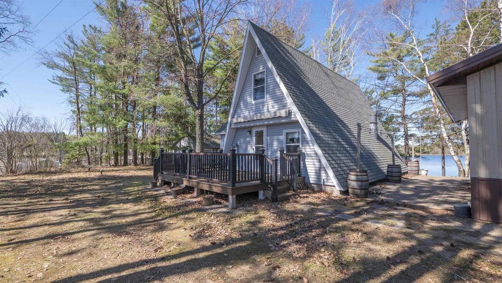 N8919 COUNTY ROAD J, Iola, WI 54945