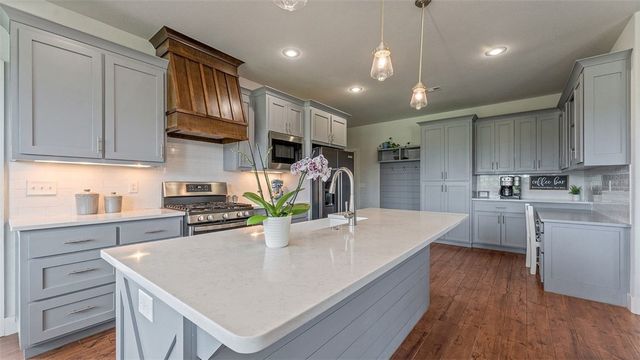 1695 Ardemagni Road, Tontitown, AR 72762
