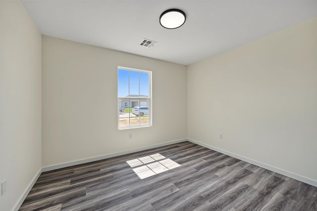 1213 Fountain Dr, Salina, KS 67401