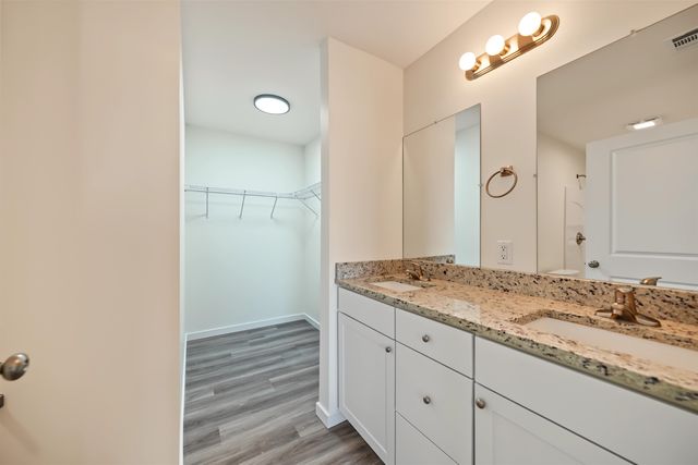 1213 Fountain Dr, Salina, KS 67401