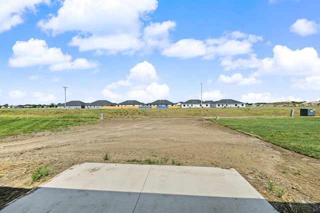 1213 Fountain Dr, Salina, KS 67401