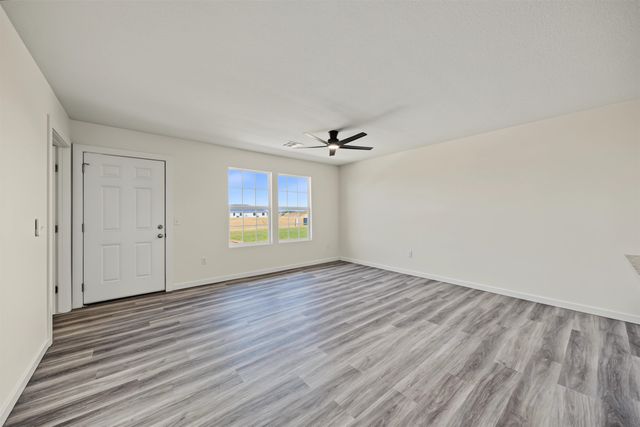 1213 Fountain Dr, Salina, KS 67401
