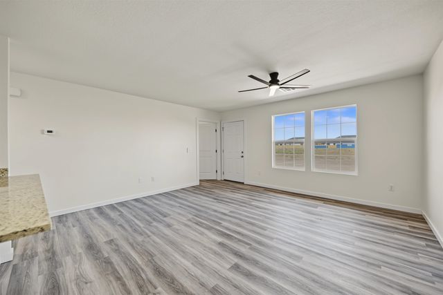 1213 Fountain Dr, Salina, KS 67401