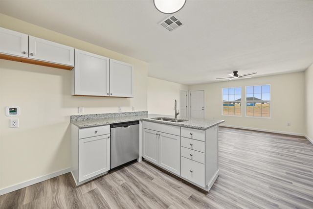 1213 Fountain Dr, Salina, KS 67401