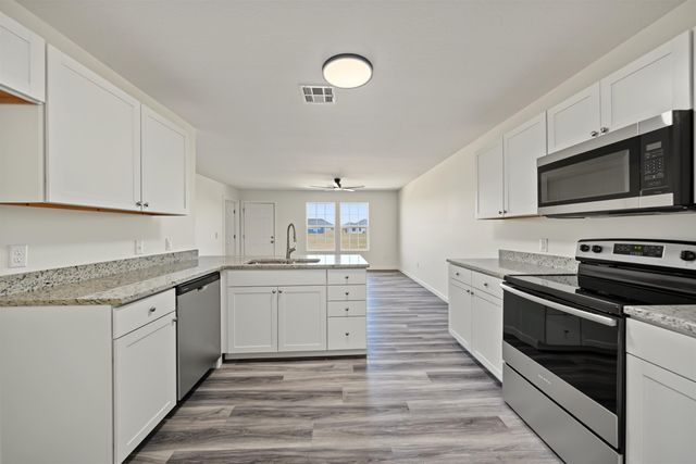 1213 Fountain Dr, Salina, KS 67401