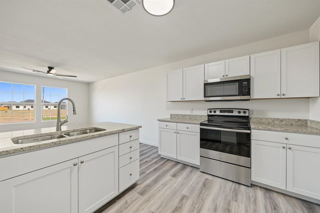 1213 Fountain Dr, Salina, KS 67401