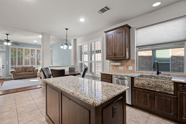 8221 Bayberry Avenue, Lantana, TX 76226