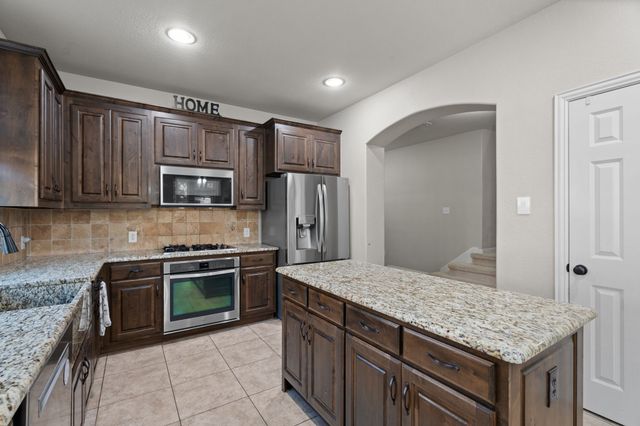 8221 Bayberry Avenue, Lantana, TX 76226