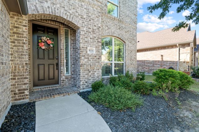 8221 Bayberry Avenue, Lantana, TX 76226