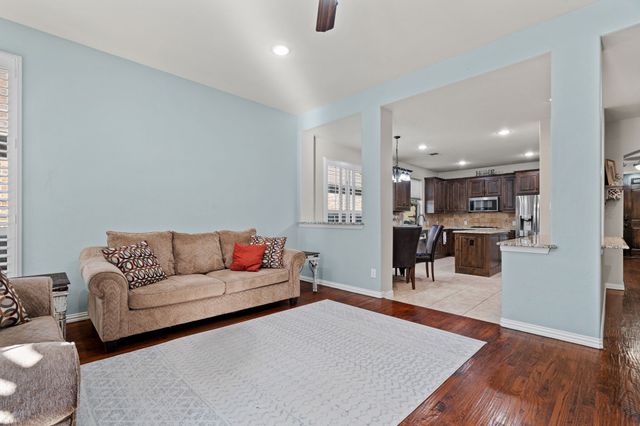 8221 Bayberry Avenue, Lantana, TX 76226