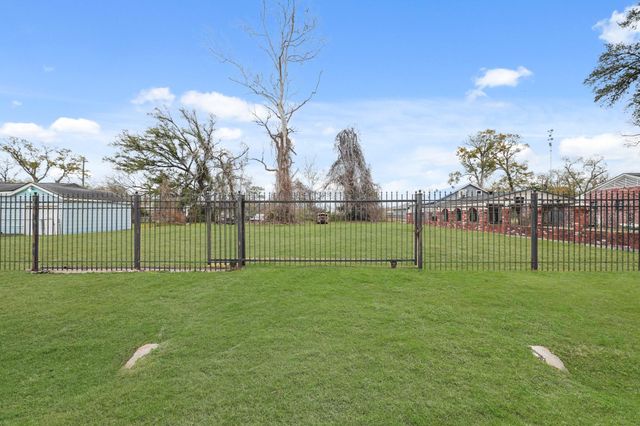 7502 Ley Road, Houston, TX 77028