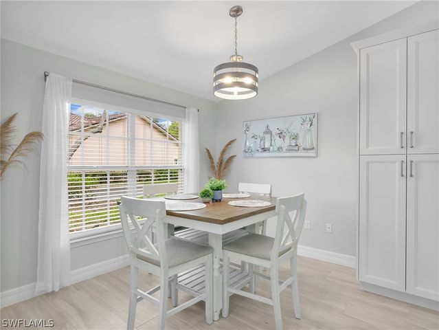 3505 Avion Woods CT 902, Naples, FL 34104