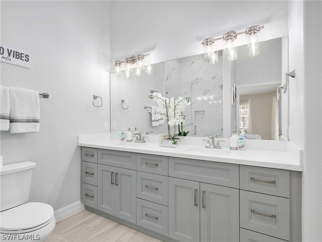 3505 Avion Woods CT 902, Naples, FL 34104