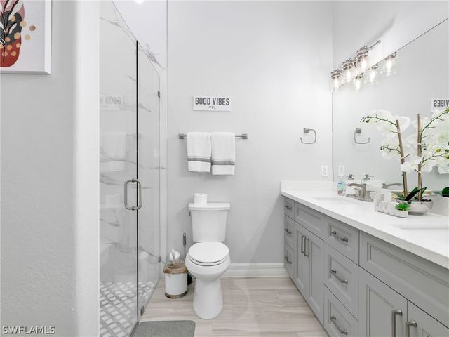 3505 Avion Woods CT 902, Naples, FL 34104