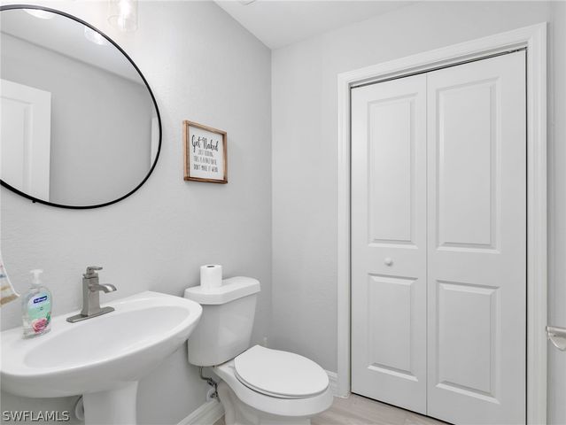 3505 Avion Woods CT 902, Naples, FL 34104