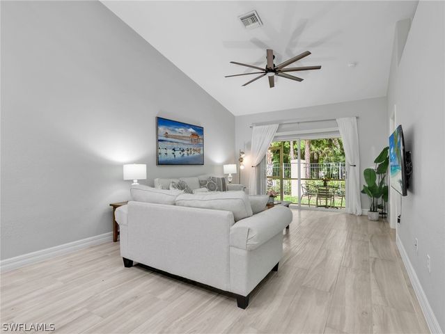 3505 Avion Woods CT 902, Naples, FL 34104