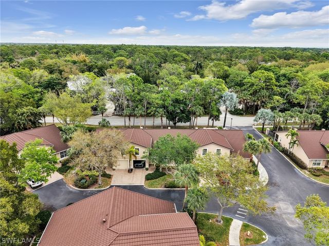 3505 Avion Woods CT 902, Naples, FL 34104