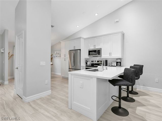 3505 Avion Woods CT 902, Naples, FL 34104