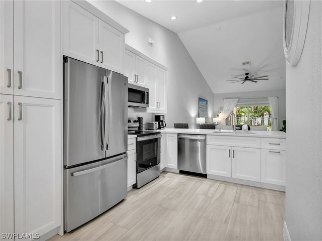 3505 Avion Woods CT 902, Naples, FL 34104