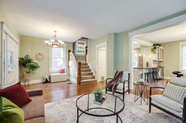 3528 Stettinius Avenue, Cincinnati, OH 45208