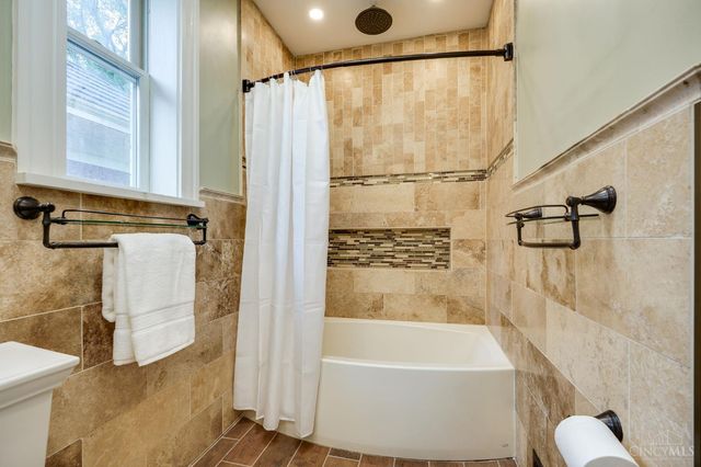 3528 Stettinius Avenue, Cincinnati, OH 45208