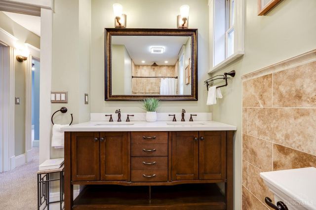 3528 Stettinius Avenue, Cincinnati, OH 45208