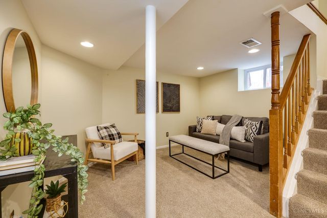 3528 Stettinius Avenue, Cincinnati, OH 45208