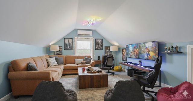 3528 Stettinius Avenue, Cincinnati, OH 45208