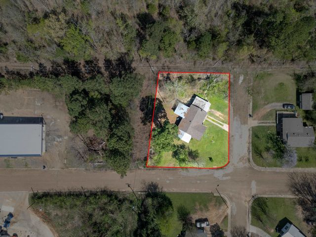 503 Bowie St, Lone Star, TX 75668