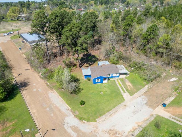 503 Bowie St, Lone Star, TX 75668