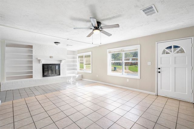 503 Bowie St, Lone Star, TX 75668