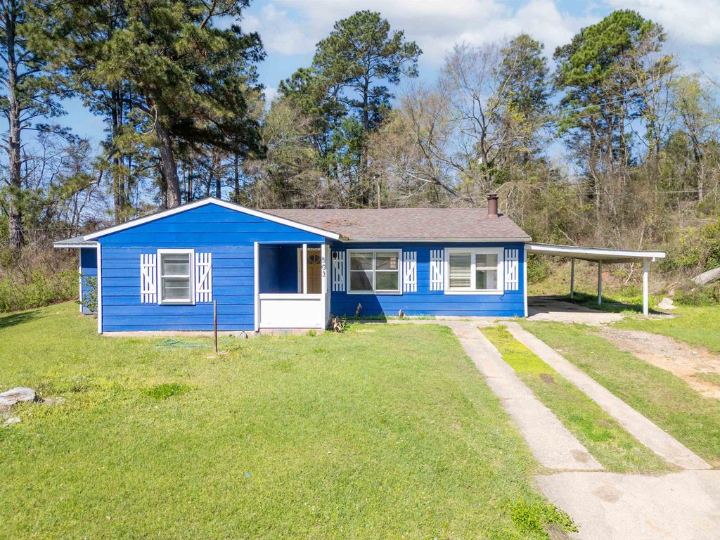 503 Bowie St, Lone Star, TX 75668