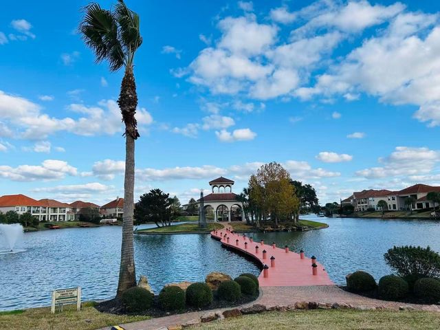18910 Villa Bergamo Lane, Houston, TX 77094