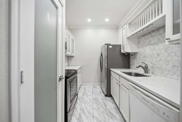 1100 Augusta Drive 77, Houston, TX 77057