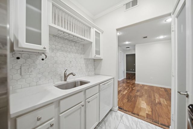 1100 Augusta Drive 77, Houston, TX 77057