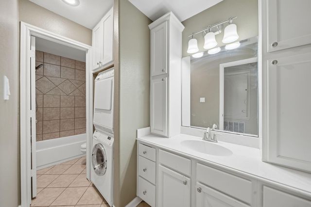 1100 Augusta Drive 77, Houston, TX 77057
