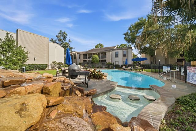 1100 Augusta Drive 77, Houston, TX 77057