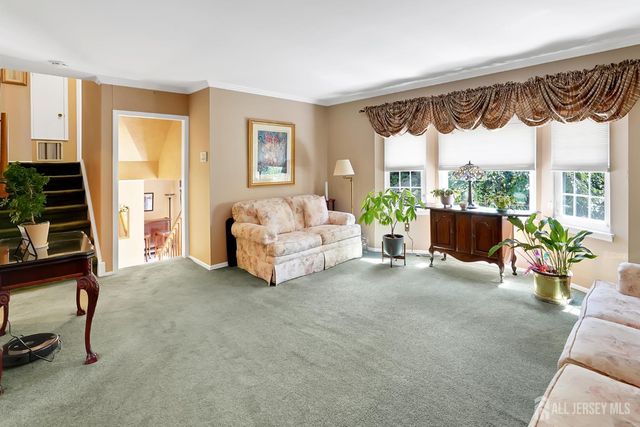 27 Sefton Cir Circle, Piscataway, NJ 08854