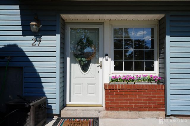 27 Sefton Cir Circle, Piscataway, NJ 08854