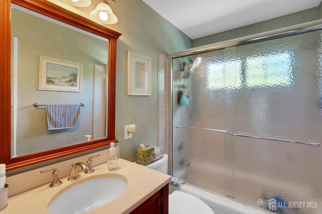 27 Sefton Cir Circle, Piscataway, NJ 08854