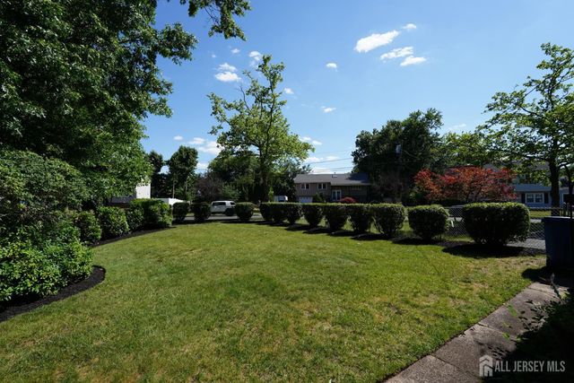 27 Sefton Cir Circle, Piscataway, NJ 08854