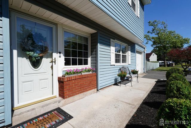 27 Sefton Cir Circle, Piscataway, NJ 08854