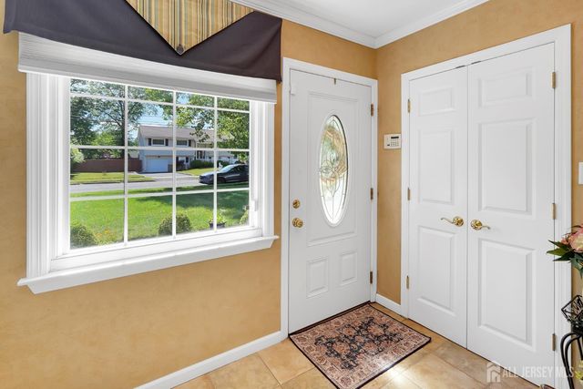 27 Sefton Cir Circle, Piscataway, NJ 08854