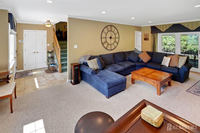 27 Sefton Cir Circle, Piscataway, NJ 08854